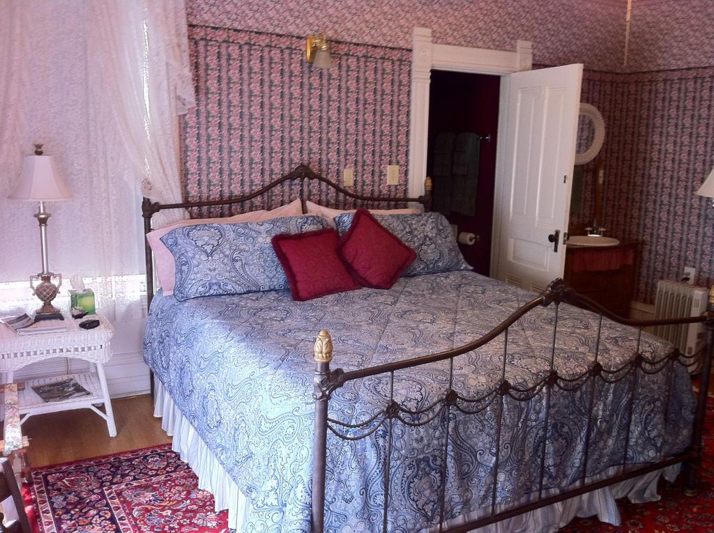 Grand Avenue Bed And Breakfast Carthage Room photo